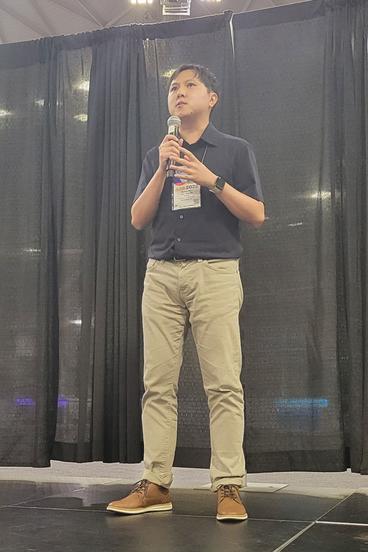 Walter Wu presenting 3-minute-research at APA 2022 conference